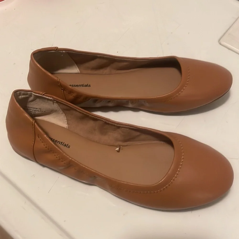 Major sale $15 was $30 New Amazon Essentials camel color ballet flat size 10